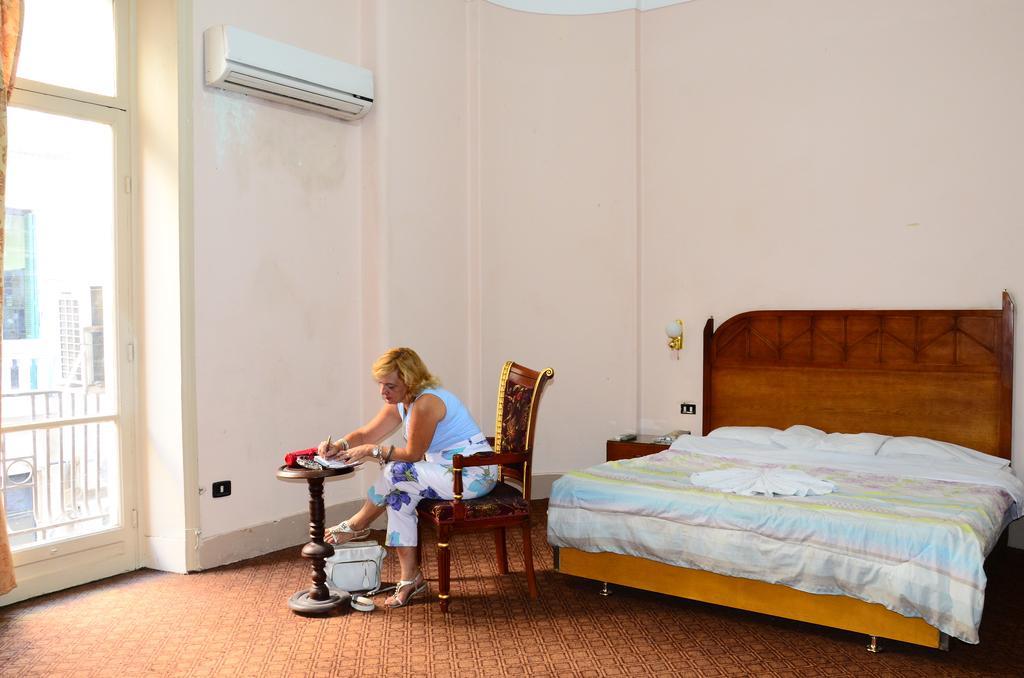 Moon Hostel *