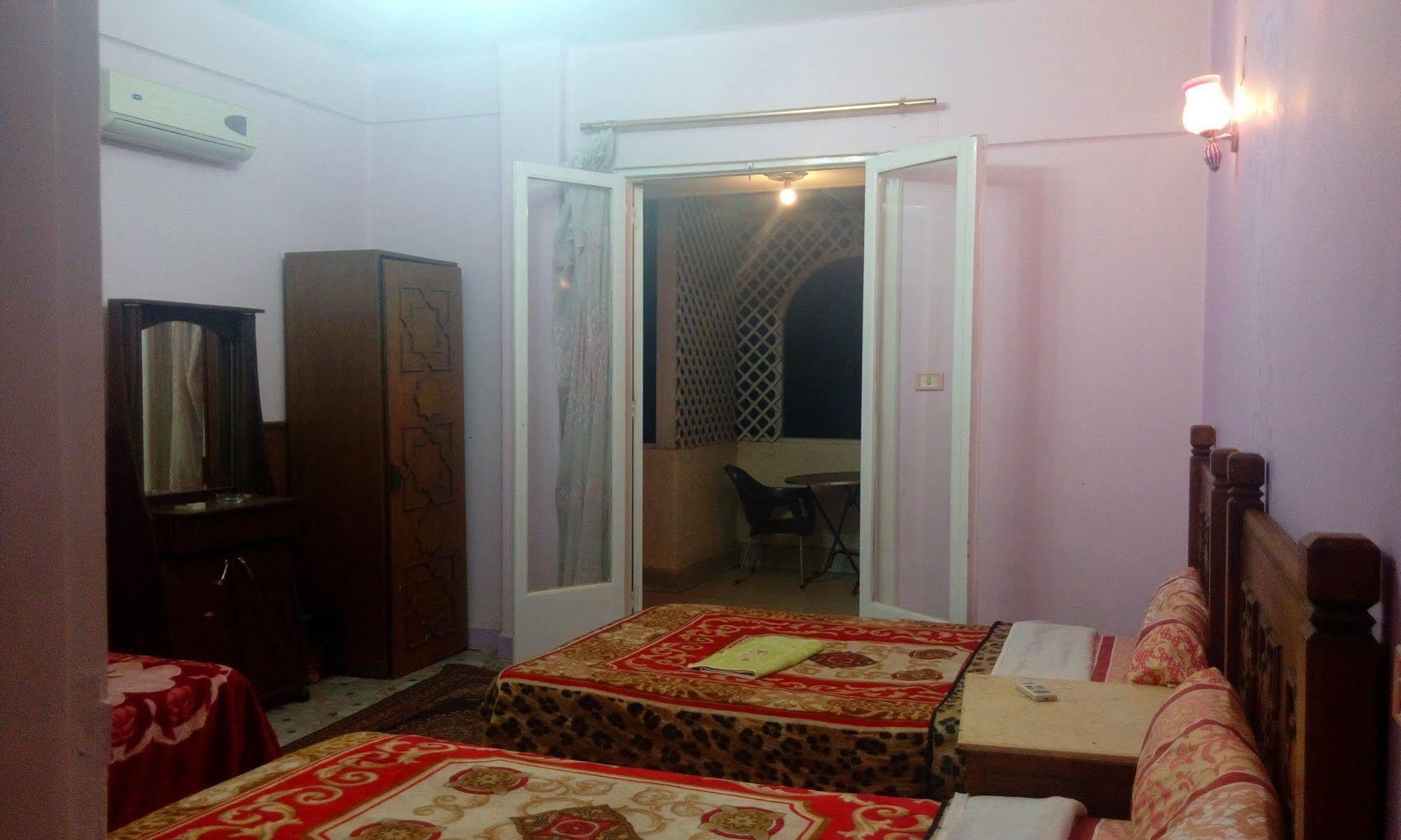 Hostel Moon